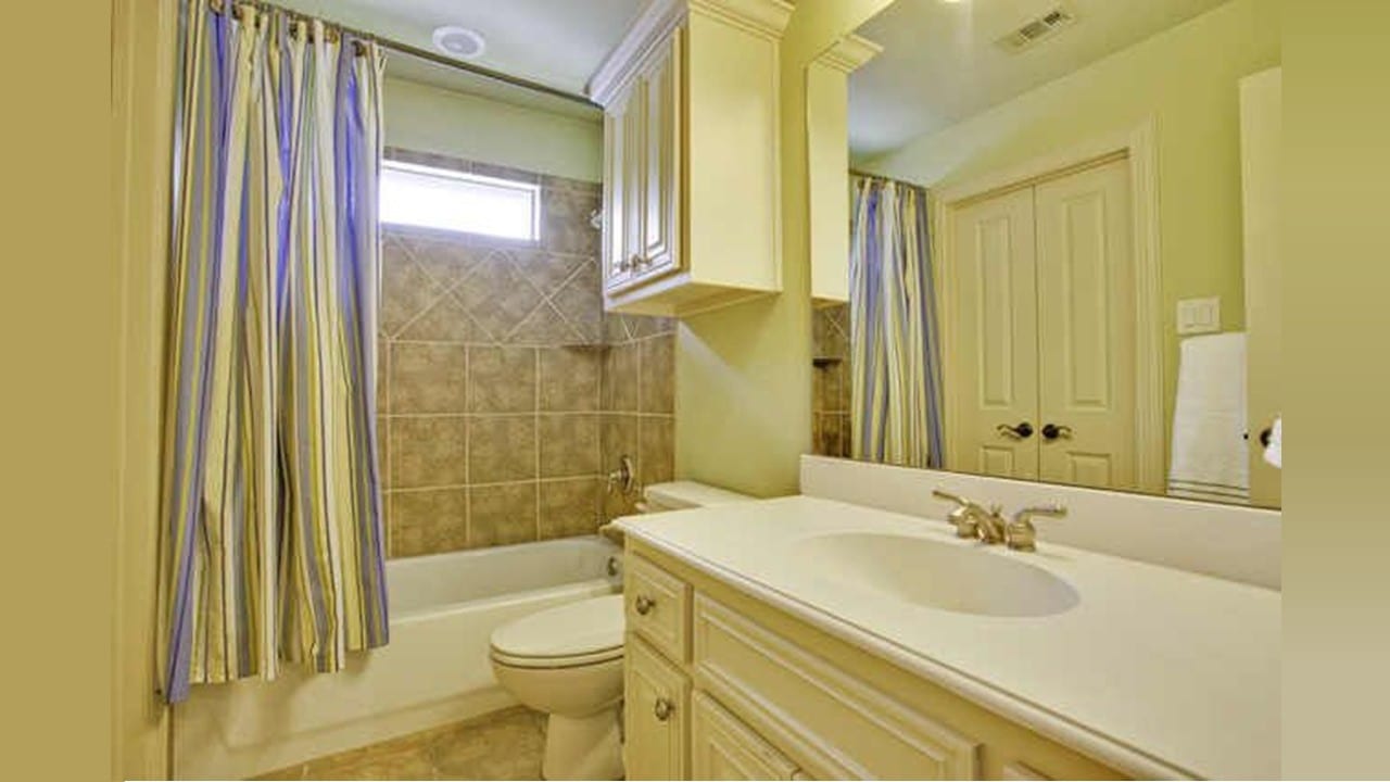 Before-Photo-Lakewood-TX-75214-Bathroom-Remodel